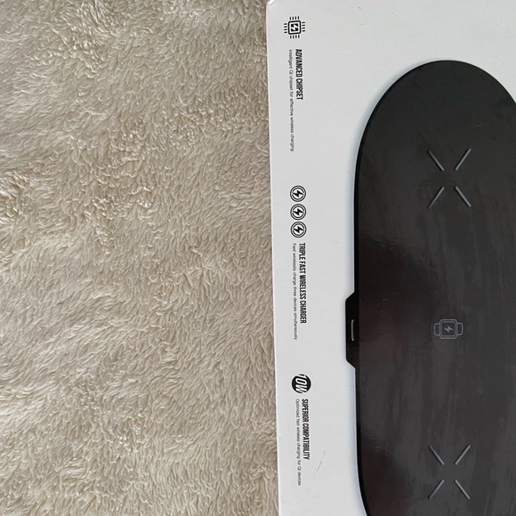 Triple FAST Wireless Phone / Watch Charger - Picture 4 of 13